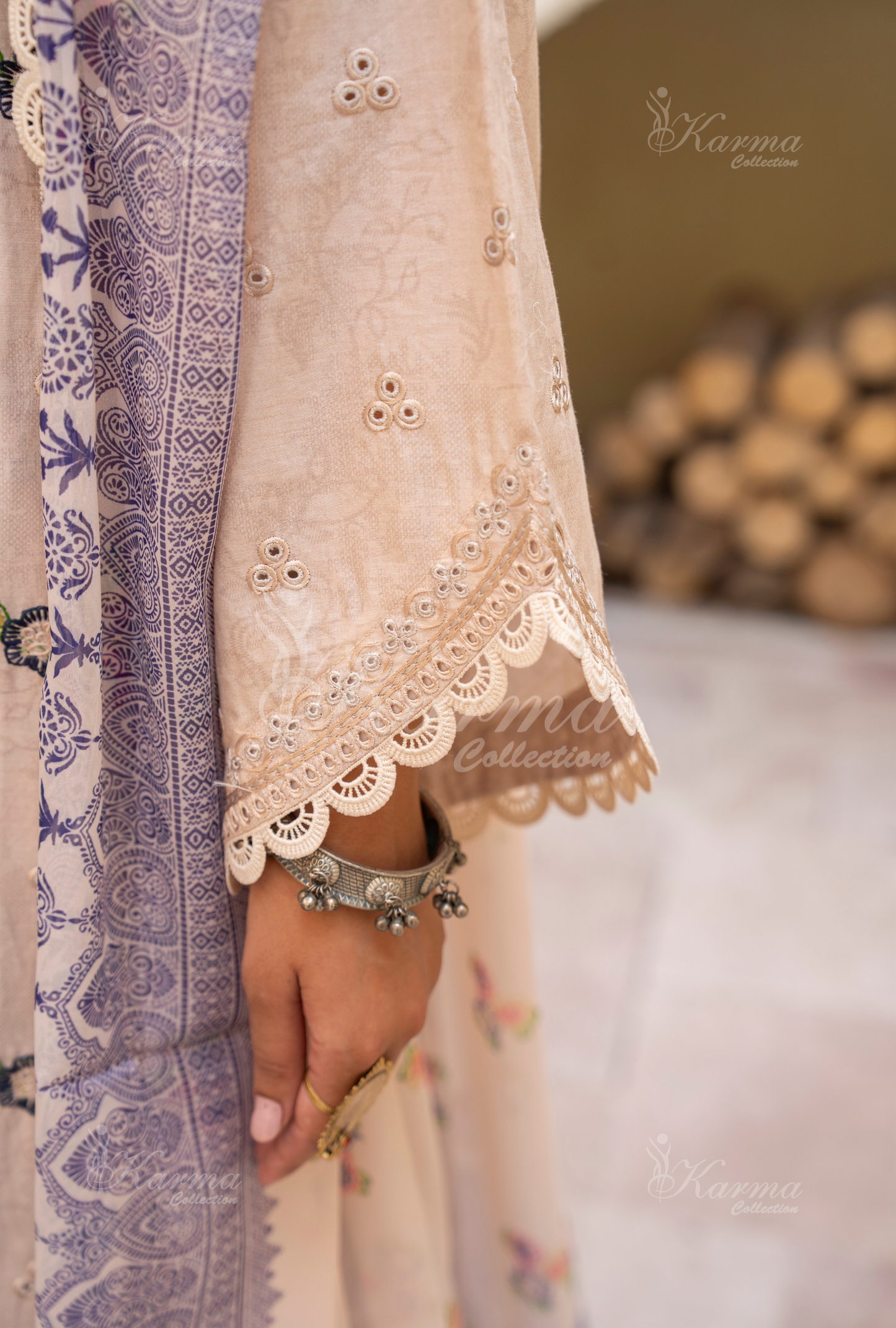 WARM WHITE