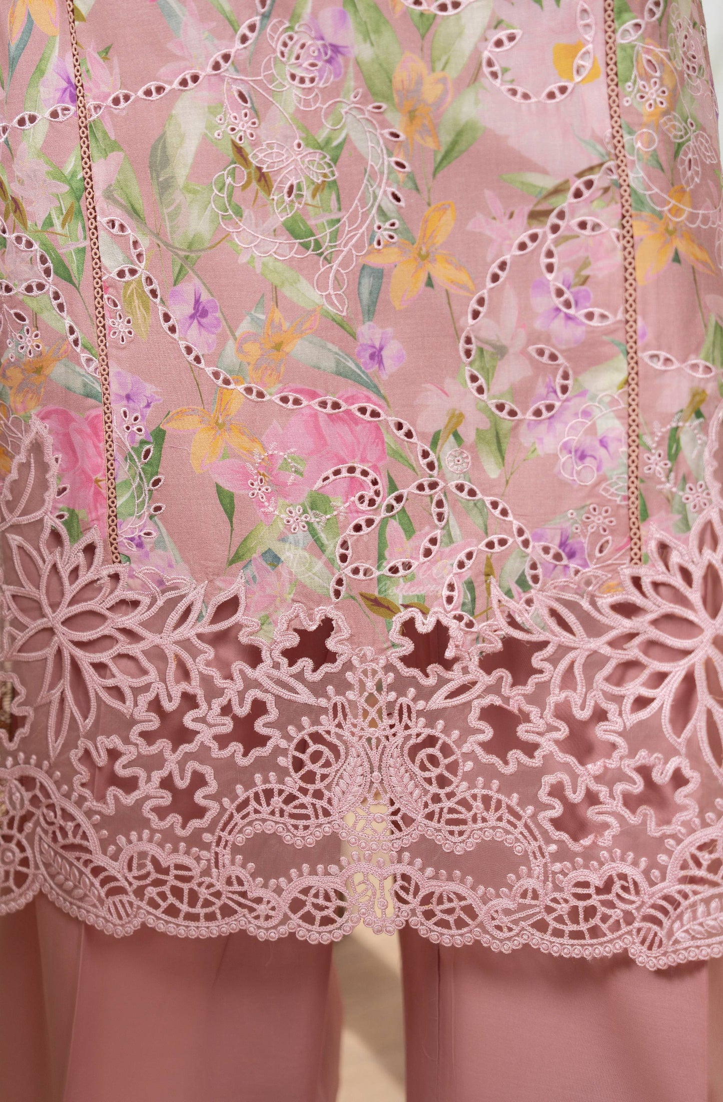 VINTAGE ROSE