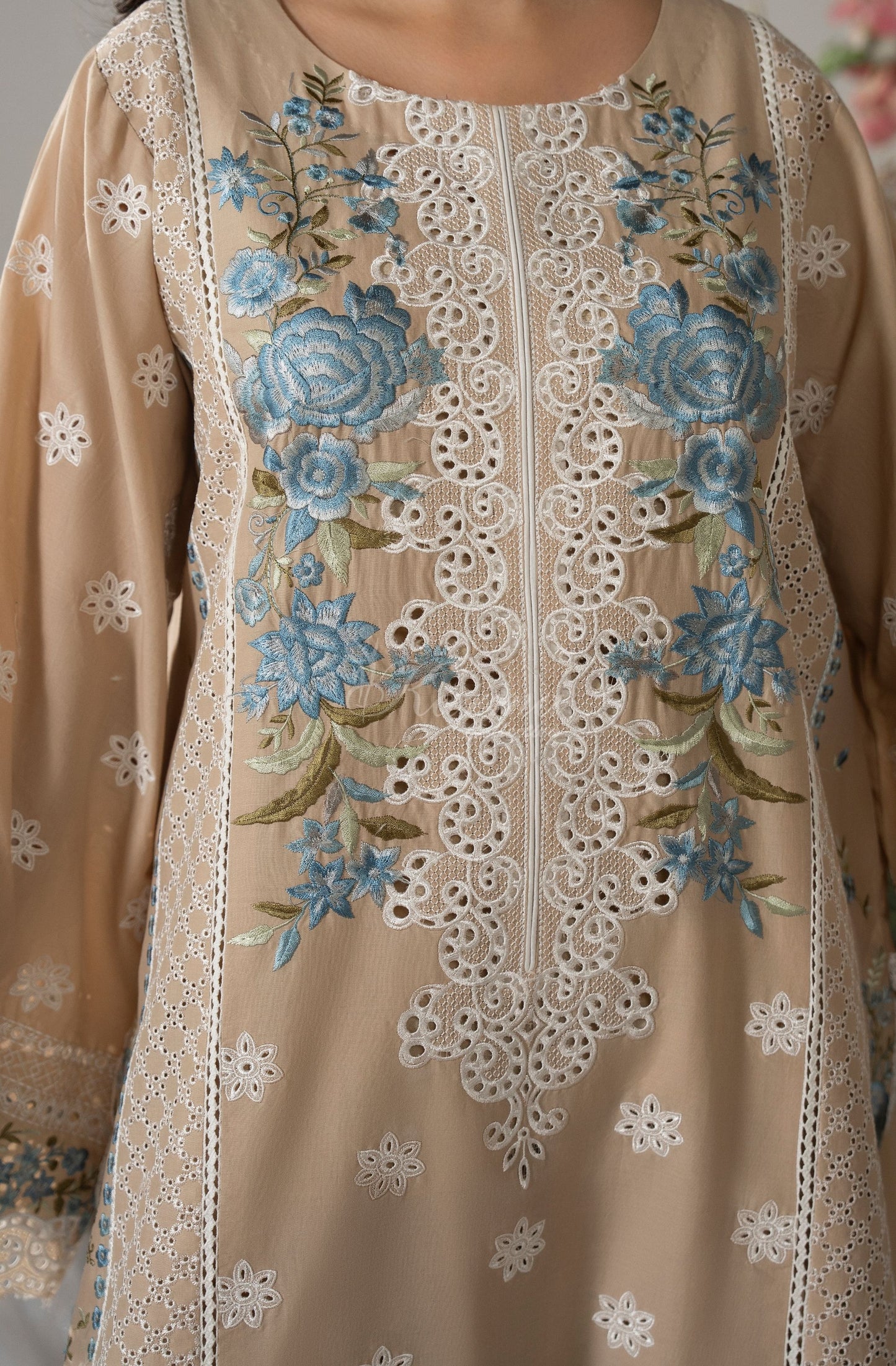LIGHT TAUPE