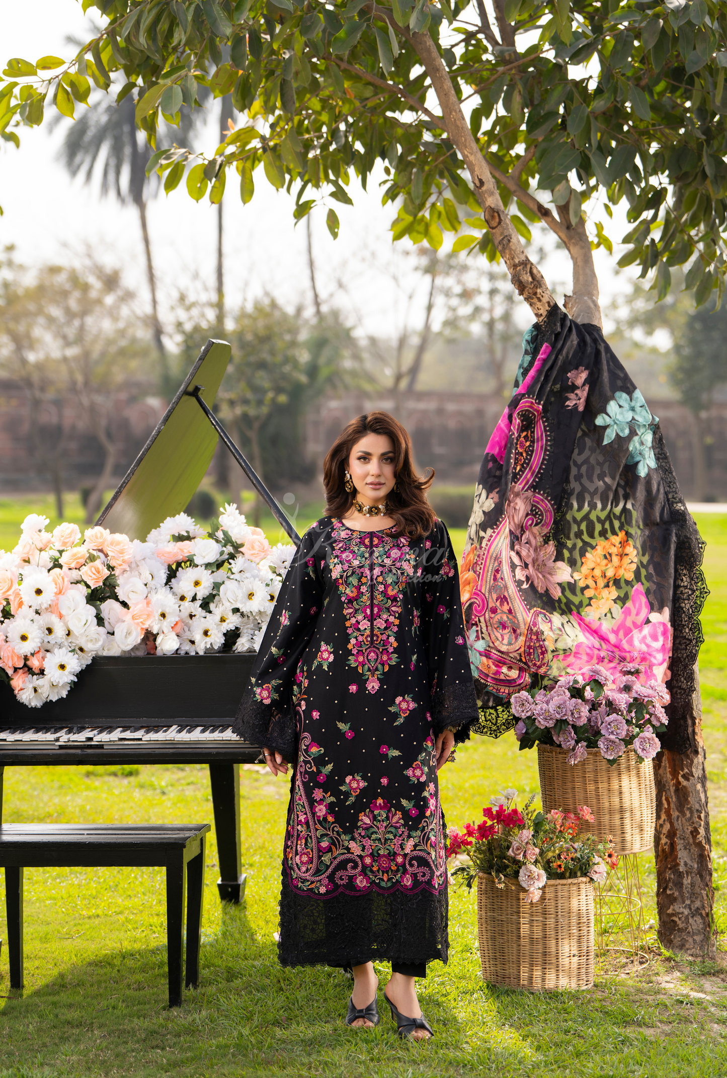 BLACK FLORAL