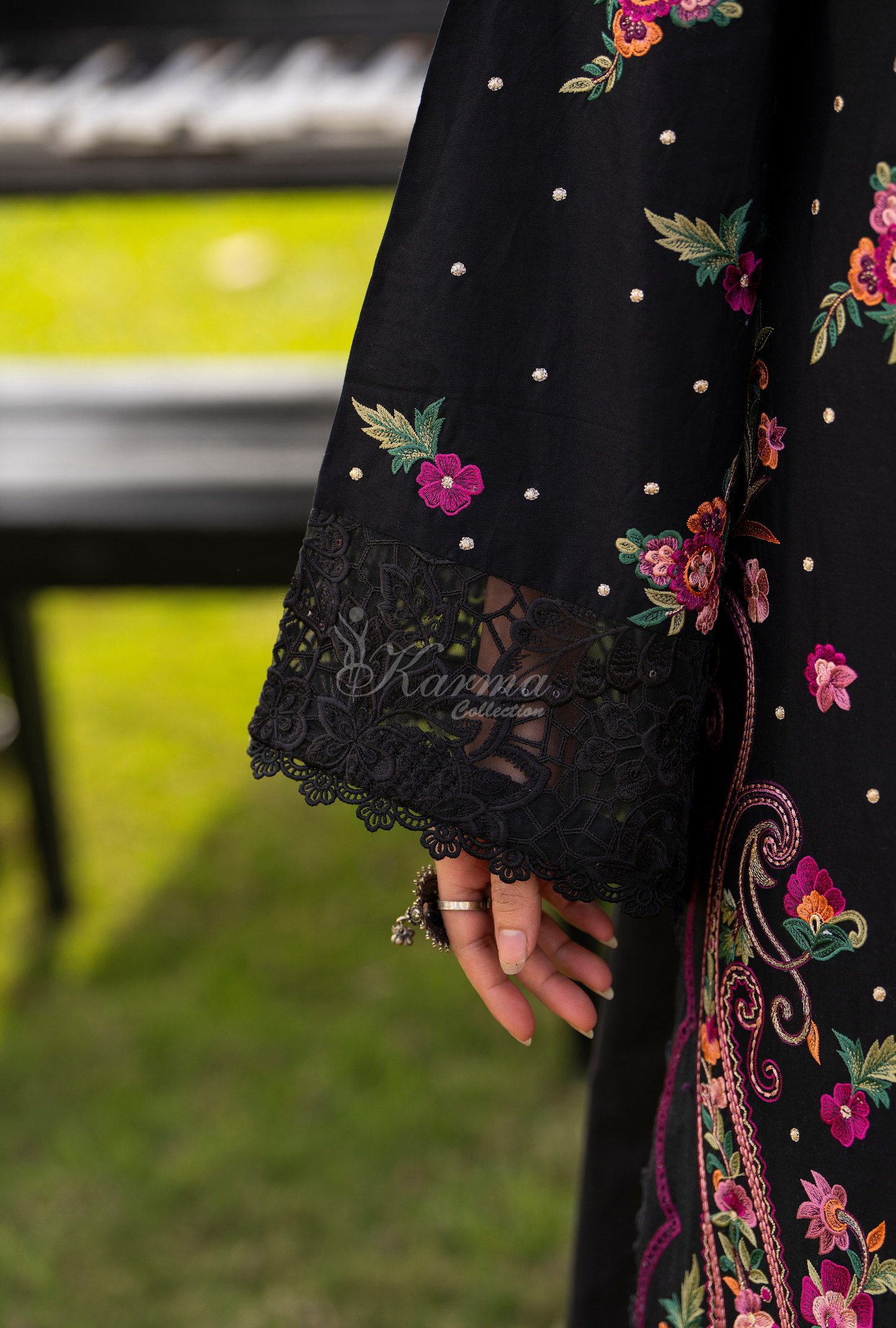 BLACK FLORAL