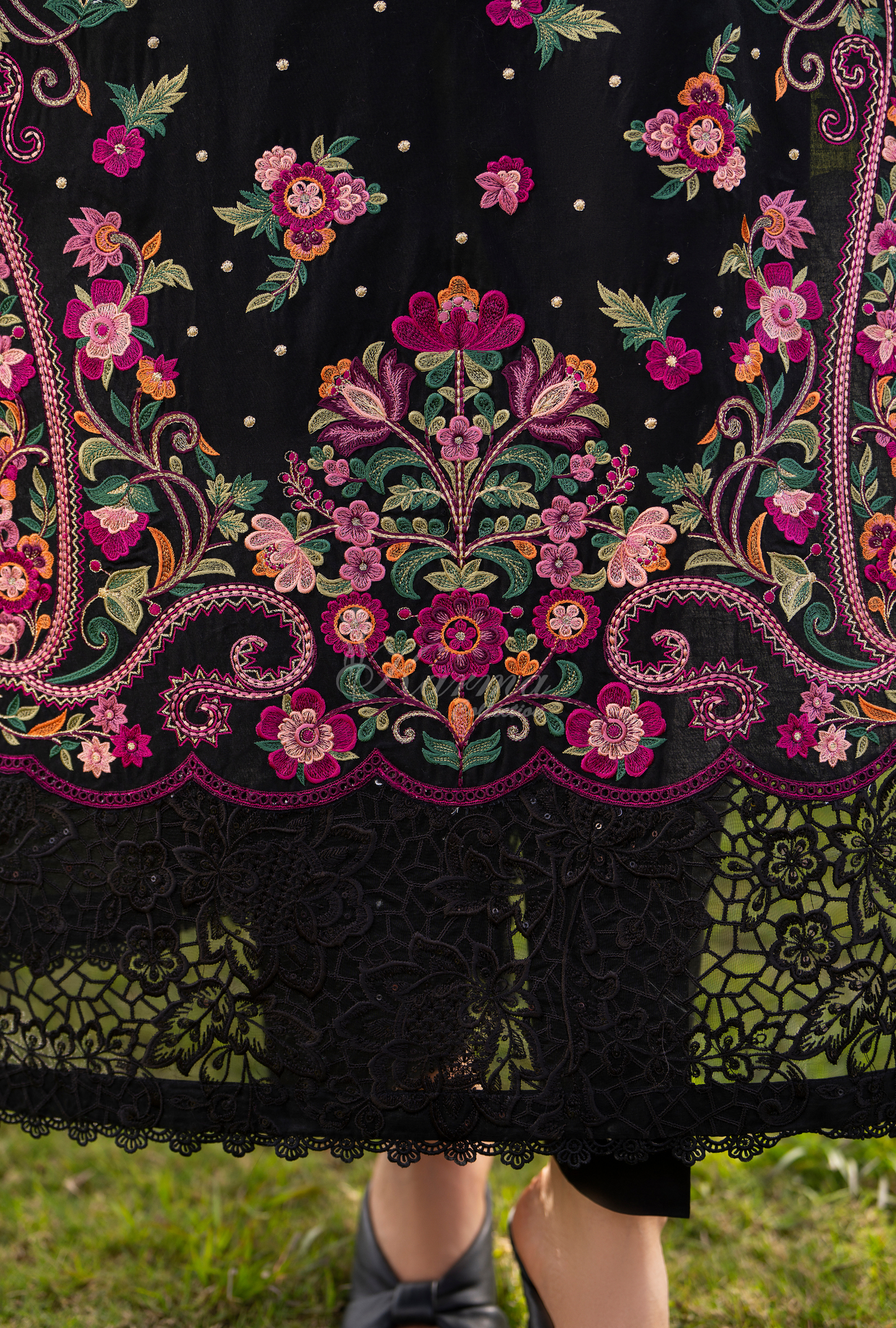 BLACK FLORAL