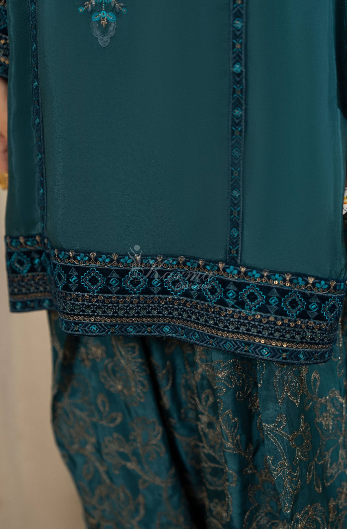 PEACOCK GREEN