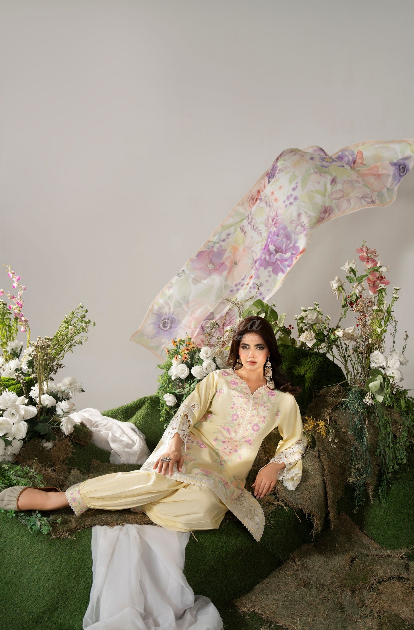 CREAMY YELLOW