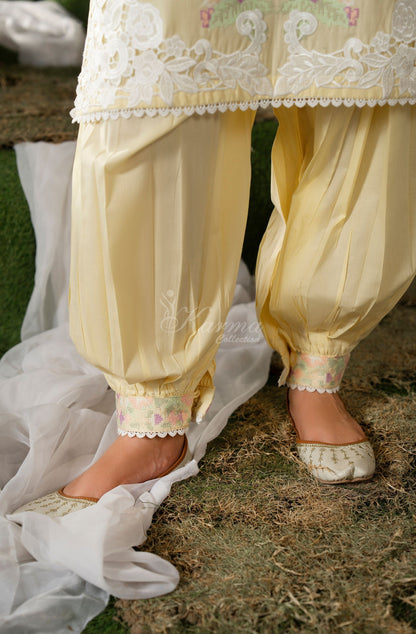 CREAMY YELLOW