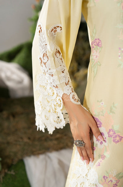 CREAMY YELLOW